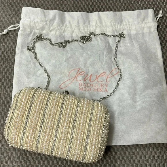 NWOT BADGLEY MISCHKA JEWEL evening bag rhinestone and pearl w silver chain - Picture 1 of 4